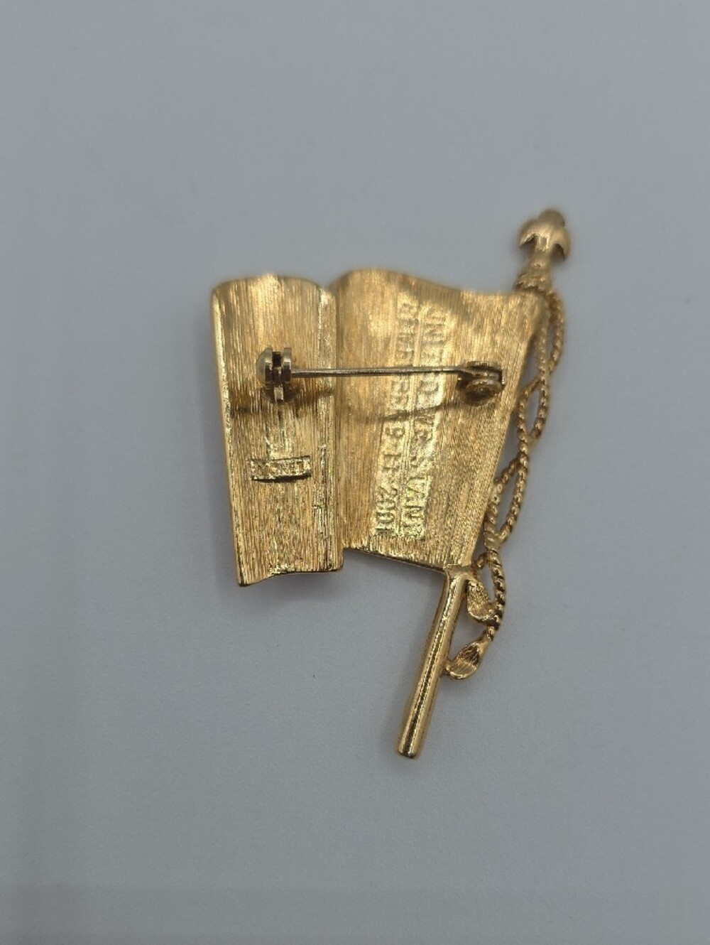 Monet Gold-Tone American Flag United We Stand Remember 9-11-2001 Brooch Enamel - Picture 8 of 10